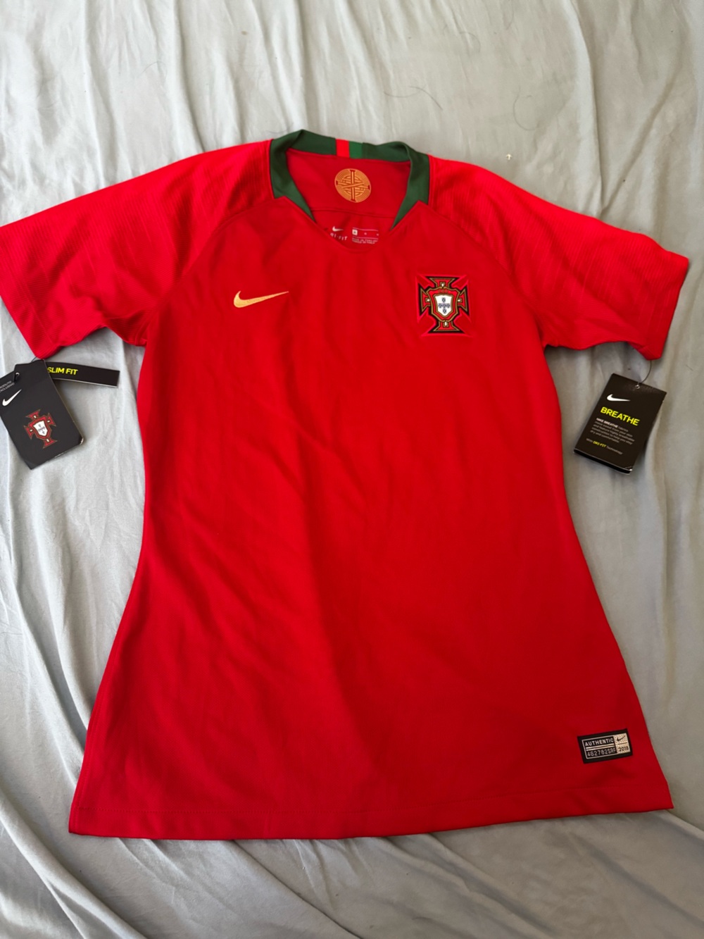 Portugal wmns soccer jersey size medium NWT! Rare 2018 Nike authentic jersey